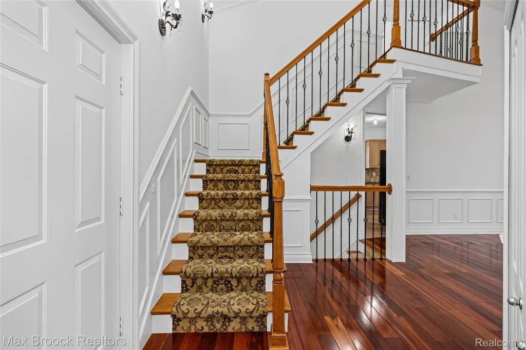 1723 Pine Forest Drive Commerce Charter Township MI 48390