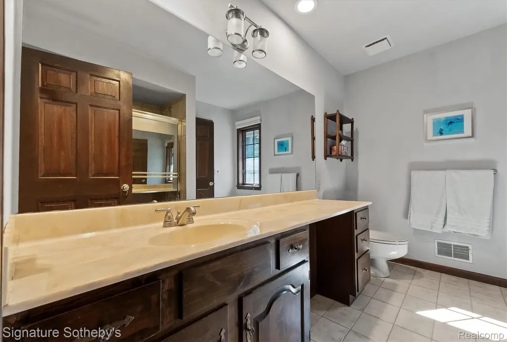 251 Woodwind Drive Bloomfield Hills City MI 48304