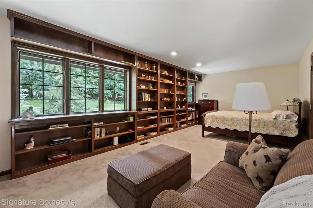 251 Woodwind Drive Bloomfield Hills City MI 48304