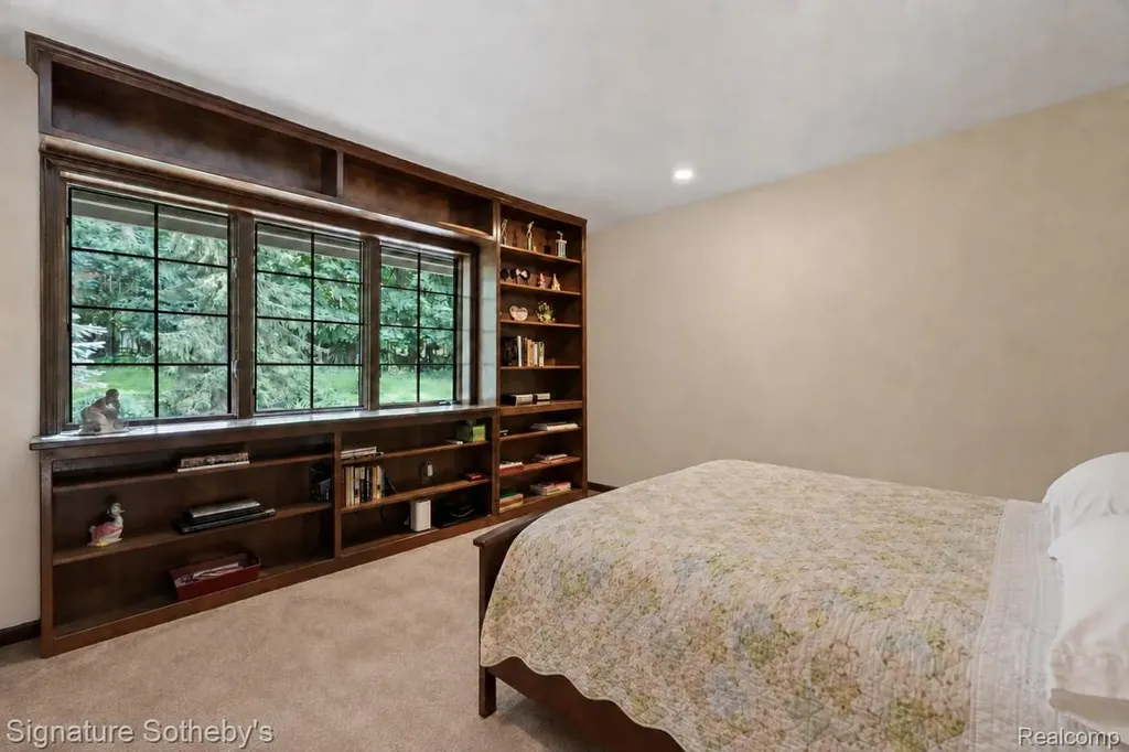 251 Woodwind Drive Bloomfield Hills City MI 48304