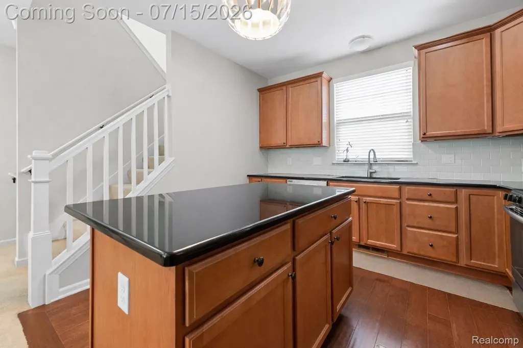 4616 Bradley Circle Troy City MI 48085