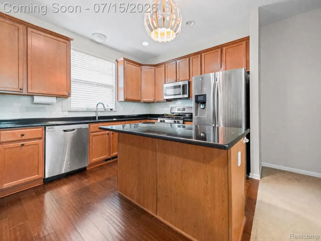 4616 Bradley Circle Troy City MI 48085