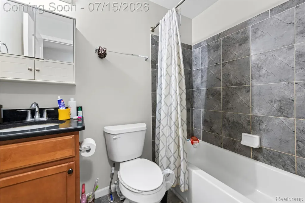 4616 Bradley Circle Troy City MI 48085