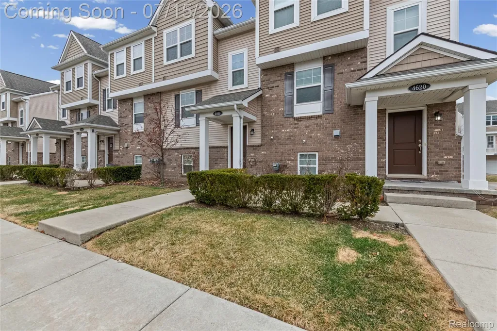 4616 Bradley Circle Troy City MI 48085