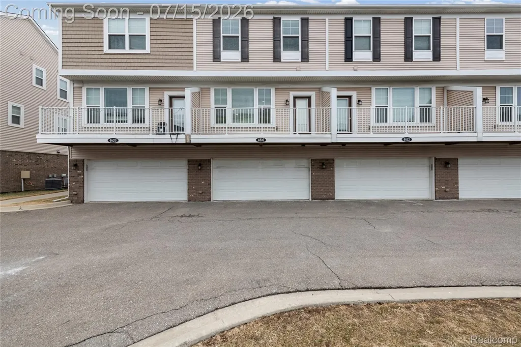 4616 Bradley Circle Troy City MI 48085
