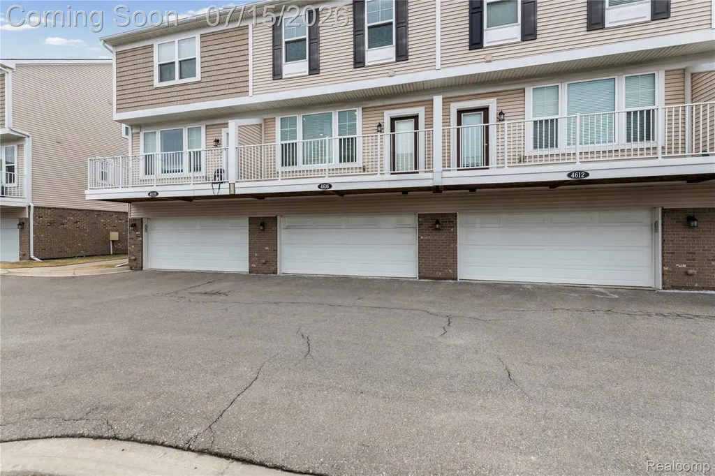 4616 Bradley Circle Troy City MI 48085
