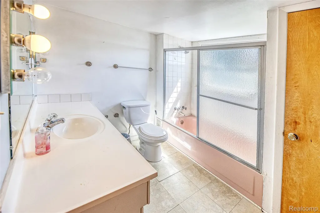 2855 Farmers Creek Road Metamora Village MI 48455
