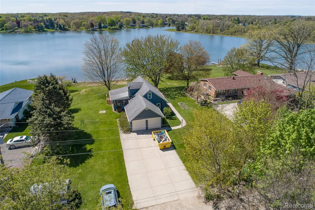 2855 Farmers Creek Road Metamora Village MI 48455