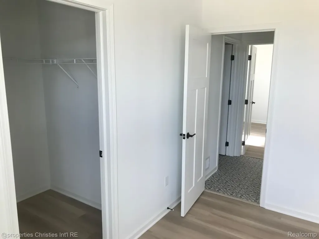 22150 Donnas Drive Lyon Charter Township MI 48178