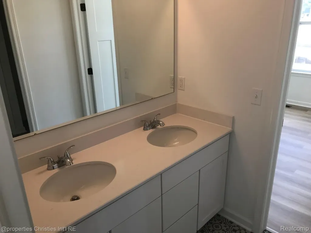 22150 Donnas Drive Lyon Charter Township MI 48178