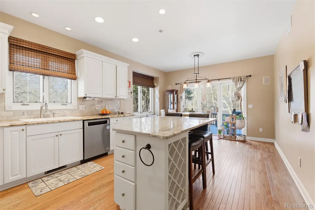 28690 Wintergreen Court Farmington Hills City MI 48331