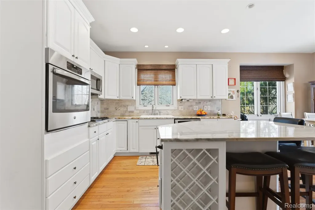 28690 Wintergreen Court Farmington Hills City MI 48331