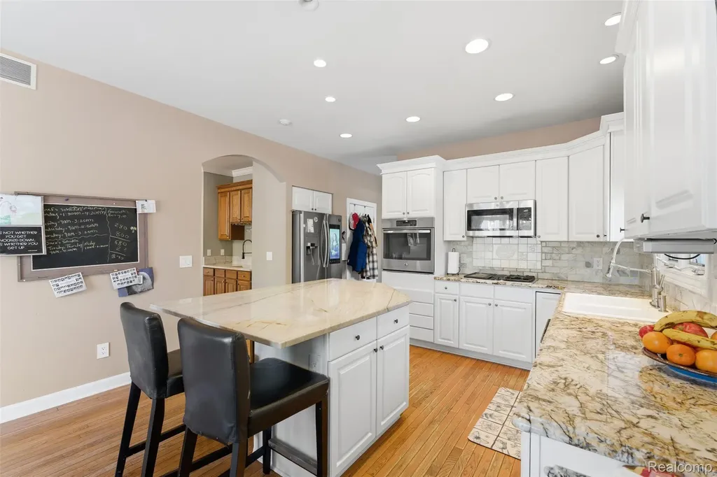 28690 Wintergreen Court Farmington Hills City MI 48331