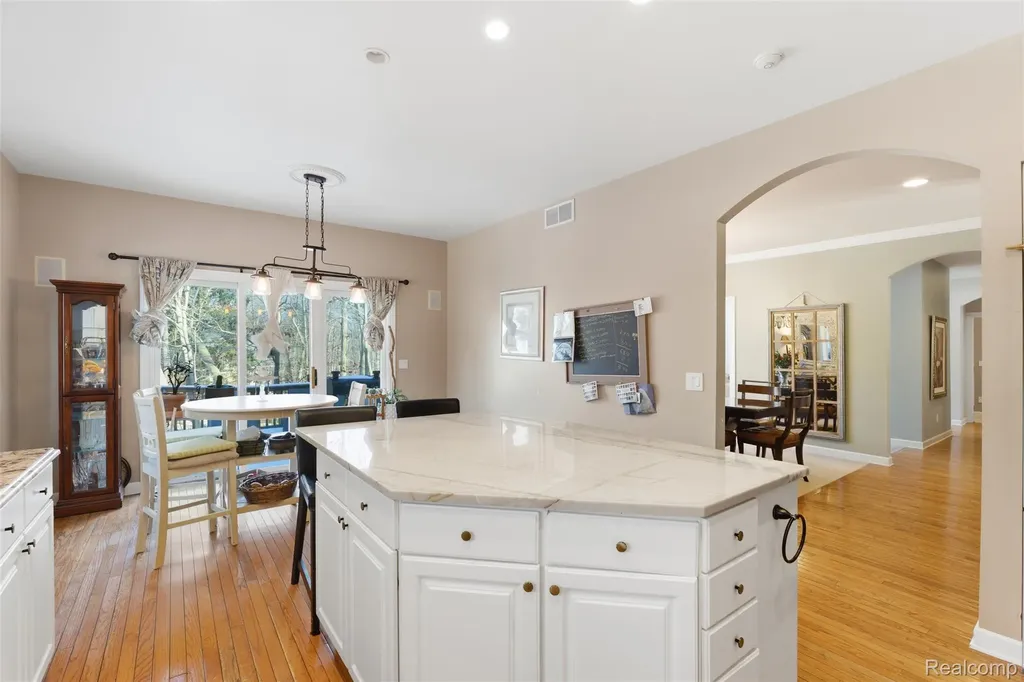 28690 Wintergreen Court Farmington Hills City MI 48331