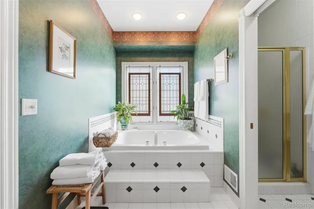 28690 Wintergreen Court Farmington Hills City MI 48331
