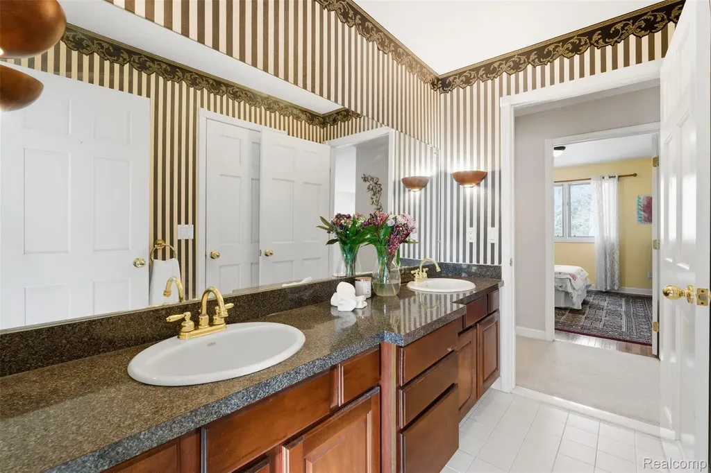 28690 Wintergreen Court Farmington Hills City MI 48331