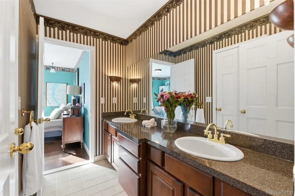 28690 Wintergreen Court Farmington Hills City MI 48331