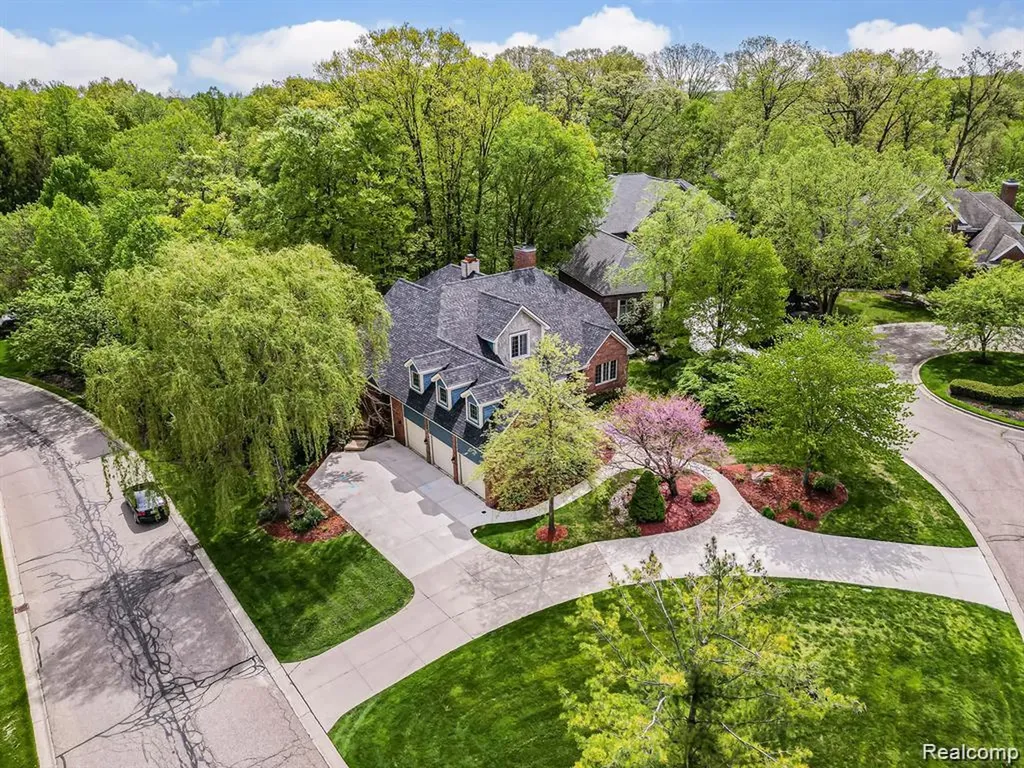 28690 Wintergreen Court Farmington Hills City MI 48331