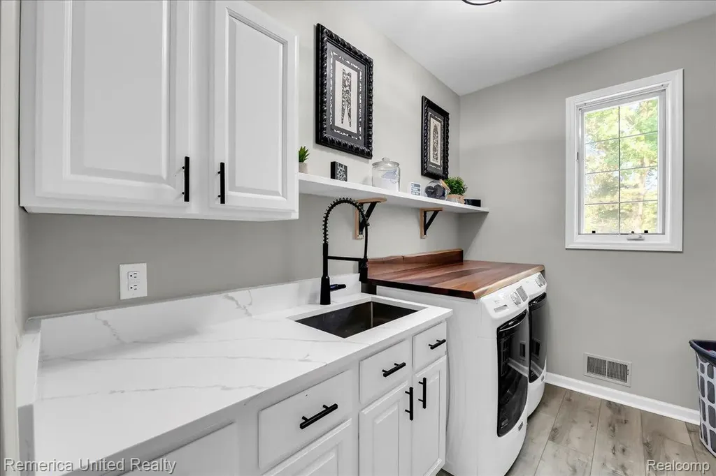 9438 Deer Creek Court Brighton Township MI 48114