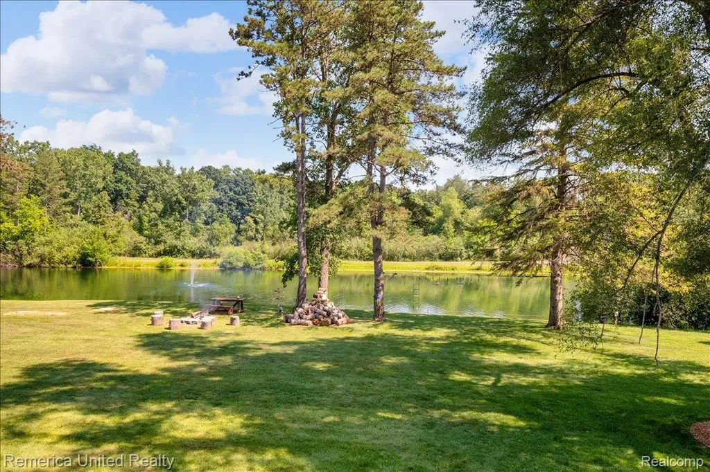 9438 Deer Creek Court Brighton Township MI 48114