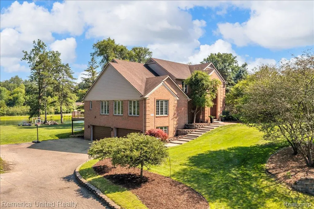 9438 Deer Creek Court Brighton Township MI 48114
