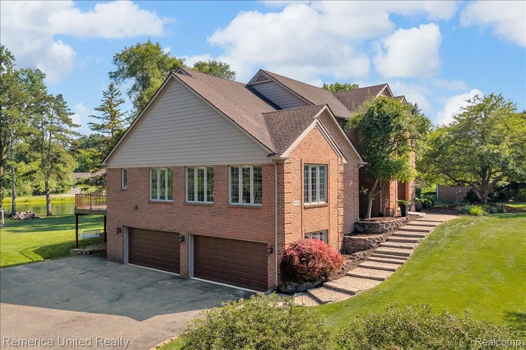 9438 Deer Creek Court Brighton Township MI 48114