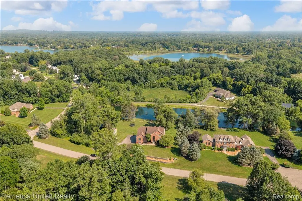 9438 Deer Creek Court Brighton Township MI 48114