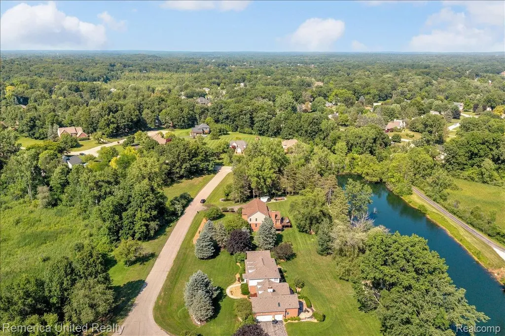 9438 Deer Creek Court Brighton Township MI 48114