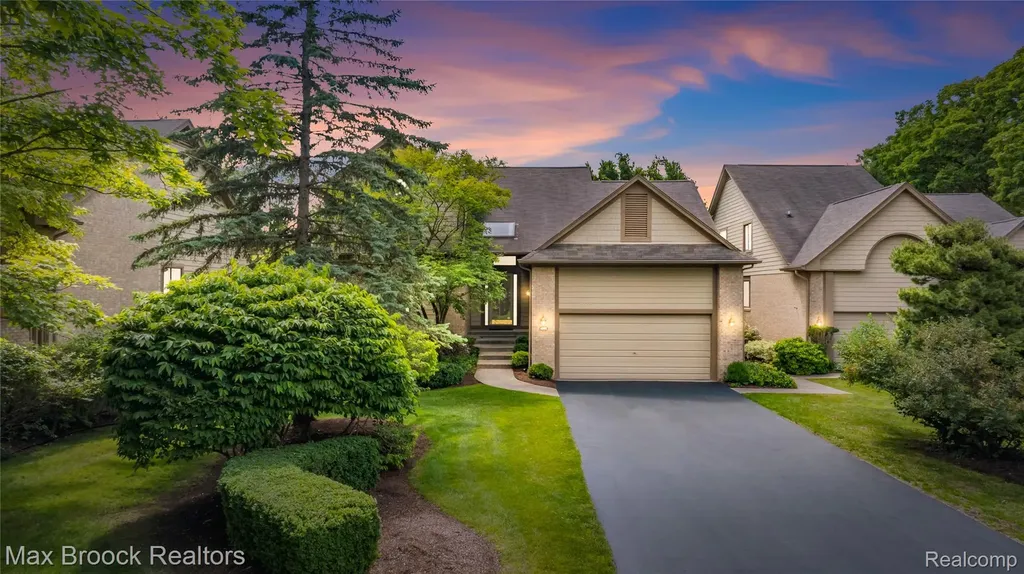 4860 Lagoons Circle West Bloomfield Charter Township MI 48323