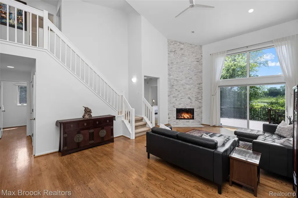 4860 Lagoons Circle West Bloomfield Charter Township MI 48323