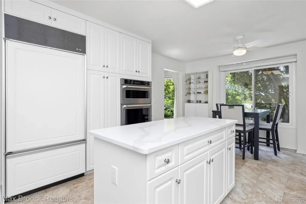 4860 Lagoons Circle West Bloomfield Charter Township MI 48323