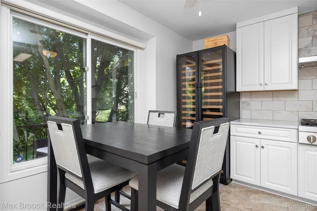 4860 Lagoons Circle West Bloomfield Charter Township MI 48323