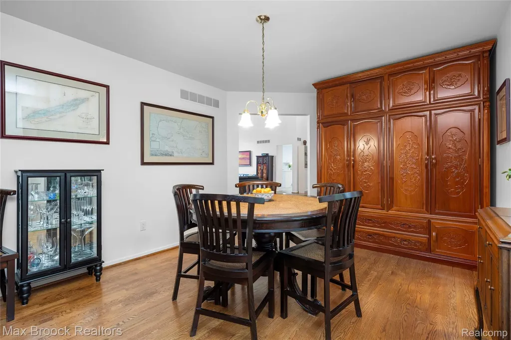 4860 Lagoons Circle West Bloomfield Charter Township MI 48323