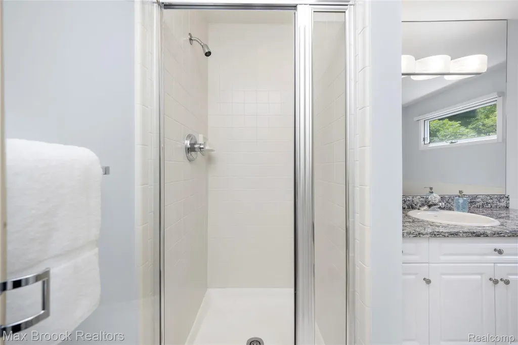 4860 Lagoons Circle West Bloomfield Charter Township MI 48323
