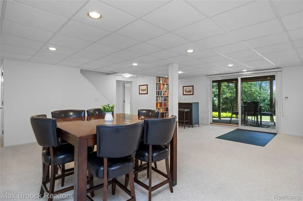 4860 Lagoons Circle West Bloomfield Charter Township MI 48323