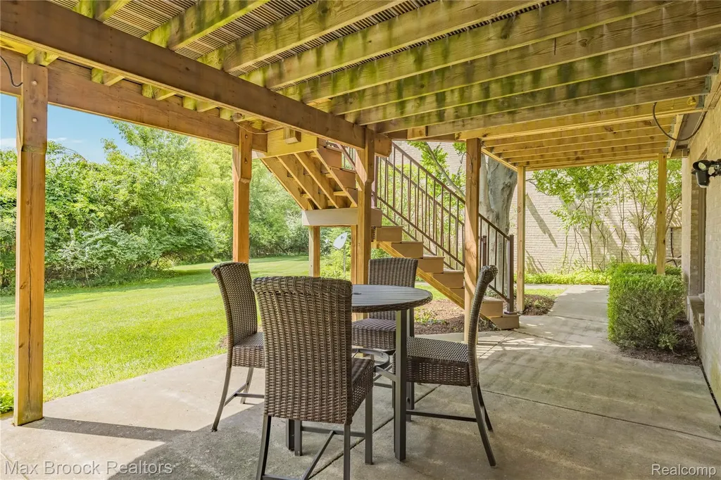 4860 Lagoons Circle West Bloomfield Charter Township MI 48323