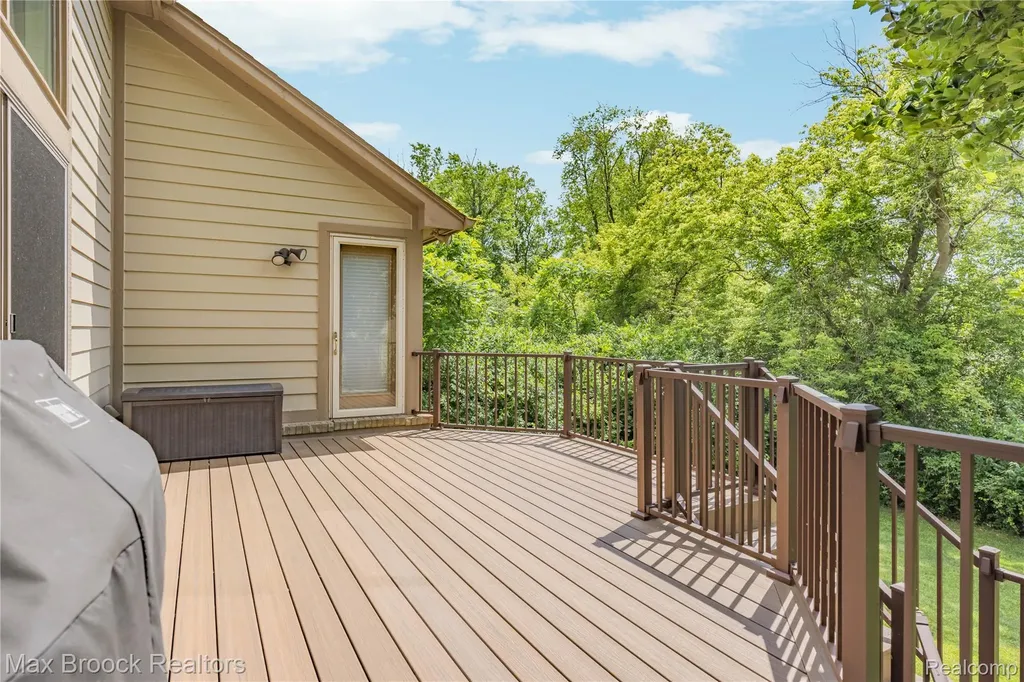 4860 Lagoons Circle West Bloomfield Charter Township MI 48323