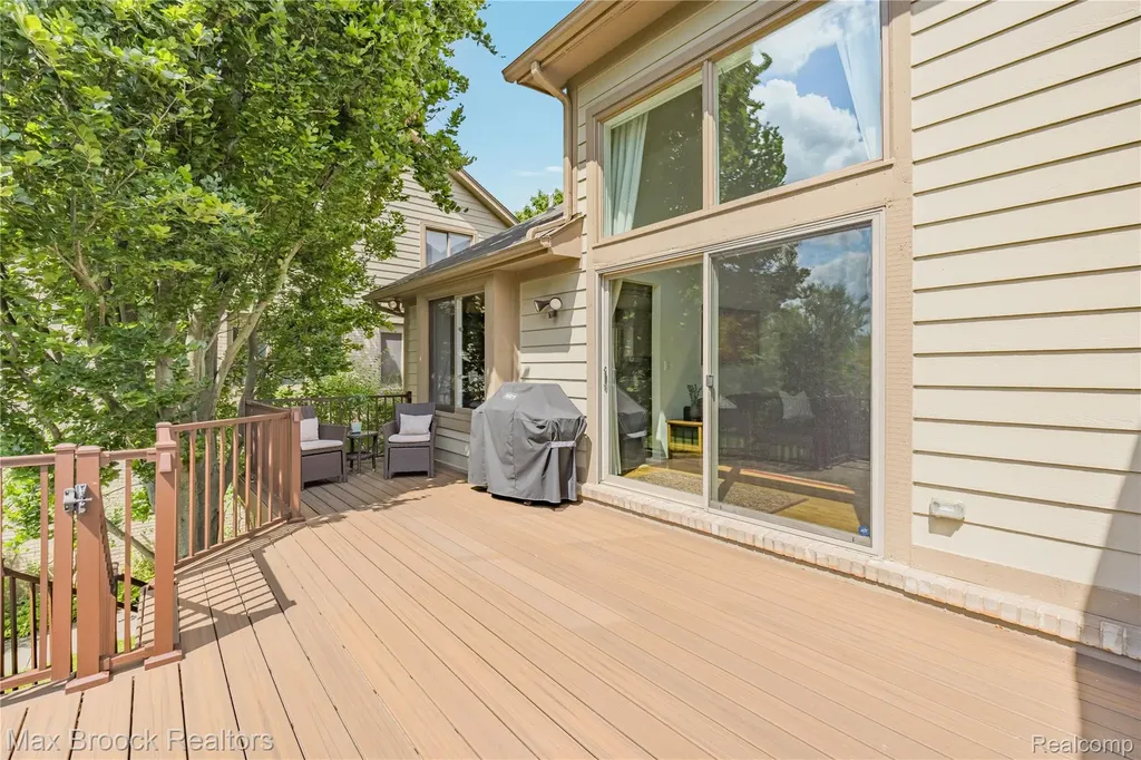 4860 Lagoons Circle West Bloomfield Charter Township MI 48323
