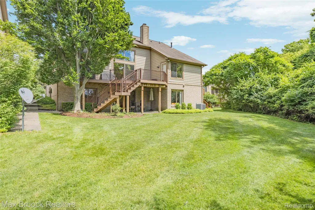 4860 Lagoons Circle West Bloomfield Charter Township MI 48323