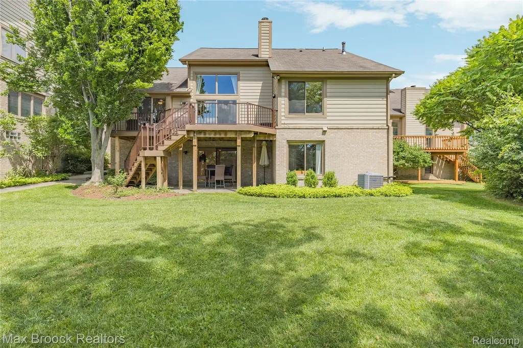 4860 Lagoons Circle West Bloomfield Charter Township MI 48323