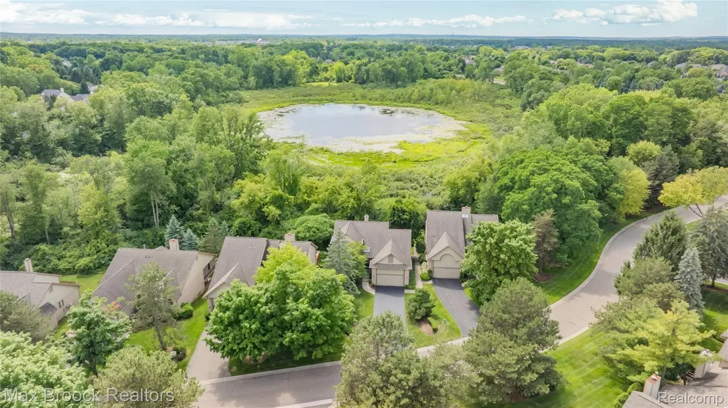 4860 Lagoons Circle West Bloomfield Charter Township MI 48323