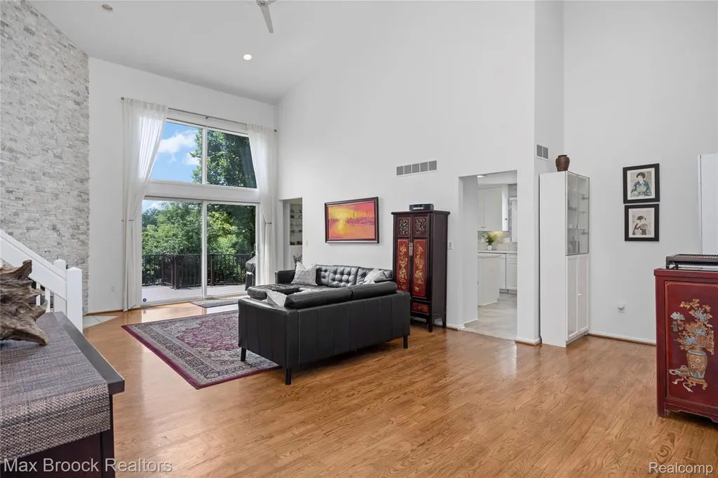 4860 Lagoons Circle West Bloomfield Charter Township MI 48323