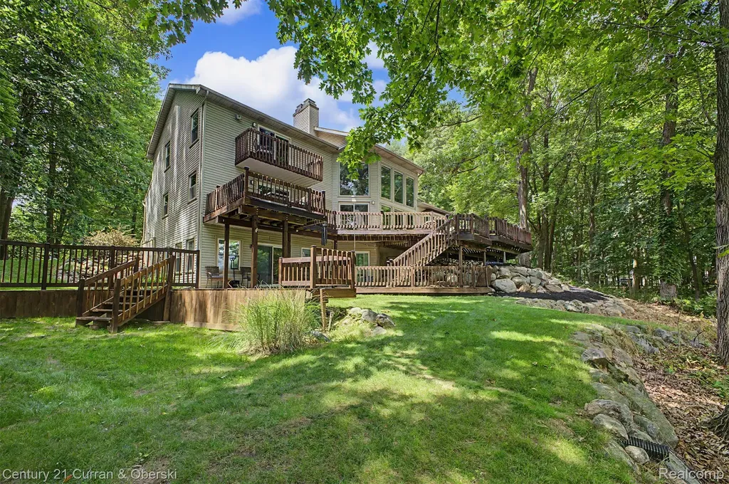 11349 Philway St Court Brighton Township MI 48114