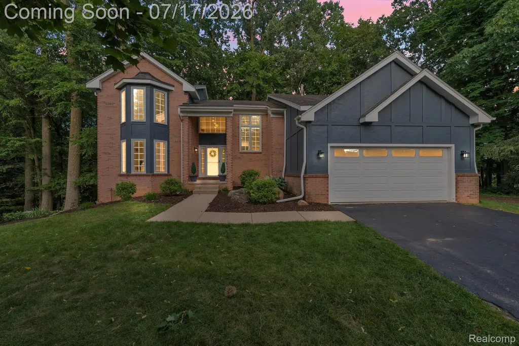 6081 Beachwood Drive West Bloomfield Charter Township MI 48324