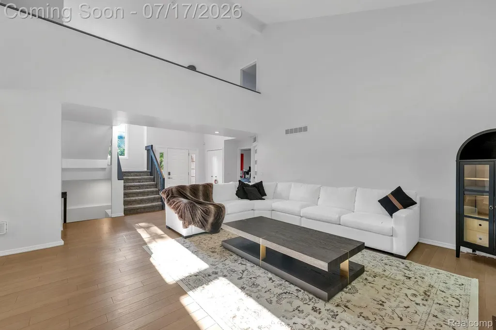 6081 Beachwood Drive West Bloomfield Charter Township MI 48324