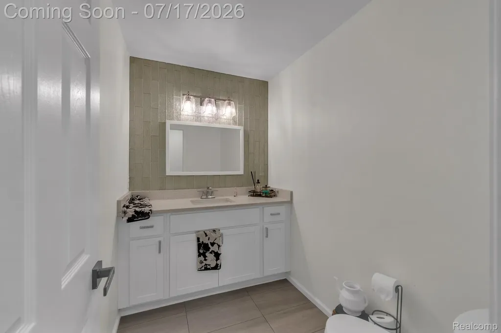6081 Beachwood Drive West Bloomfield Charter Township MI 48324