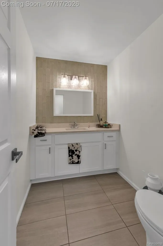 6081 Beachwood Drive West Bloomfield Charter Township MI 48324