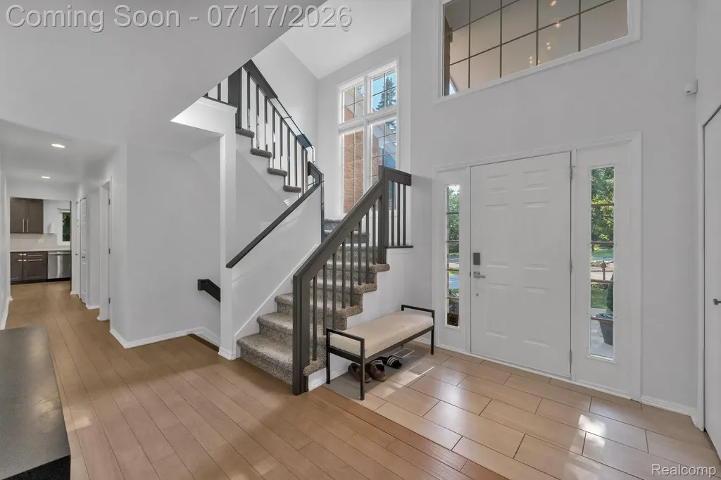 6081 Beachwood Drive West Bloomfield Charter Township MI 48324