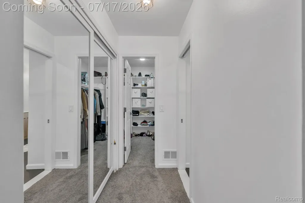 6081 Beachwood Drive West Bloomfield Charter Township MI 48324
