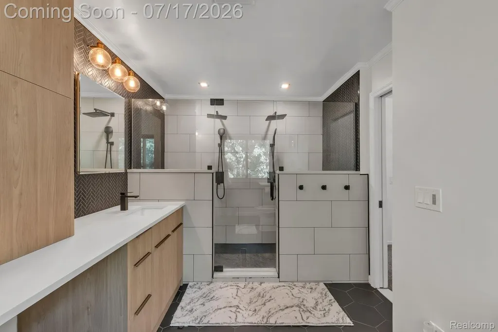 6081 Beachwood Drive West Bloomfield Charter Township MI 48324